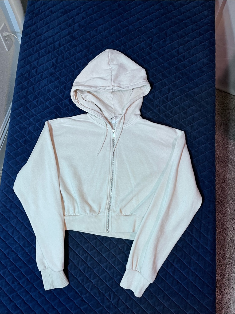 Divided Cream Zip-Up Cropped Hoodie - Casual Wear - Women’s Medium - Cute Hoodie